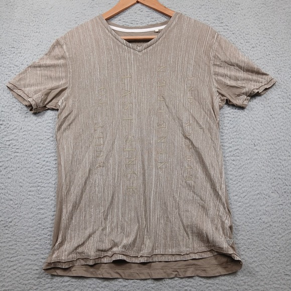 Guess Graphic T-Shirt Men's Small Tan V-Neck Logo Textured Tee - Picture 2 of 7